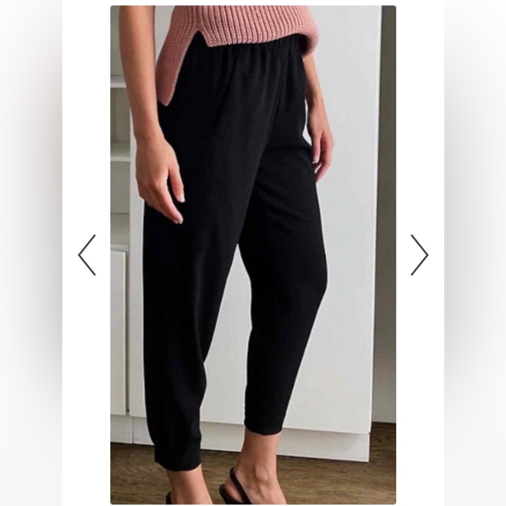 Aritzia Babaton tapered pants MEDIUM
